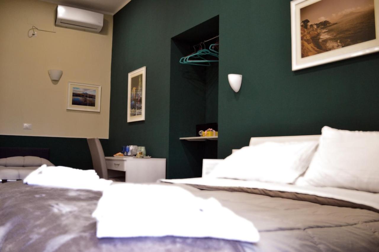 Il Viaggio Di Dante Historical Center Bed and Breakfast Napels Buitenkant foto