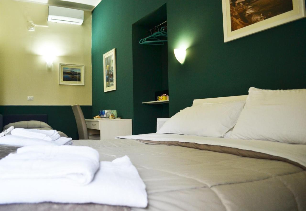 Il Viaggio Di Dante Historical Center Bed and Breakfast Napels Buitenkant foto