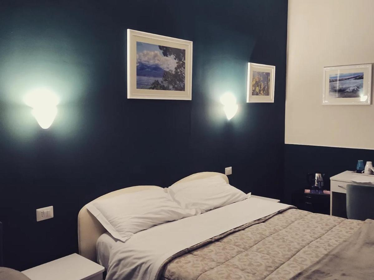 Il Viaggio Di Dante Historical Center Bed and Breakfast Napels Buitenkant foto