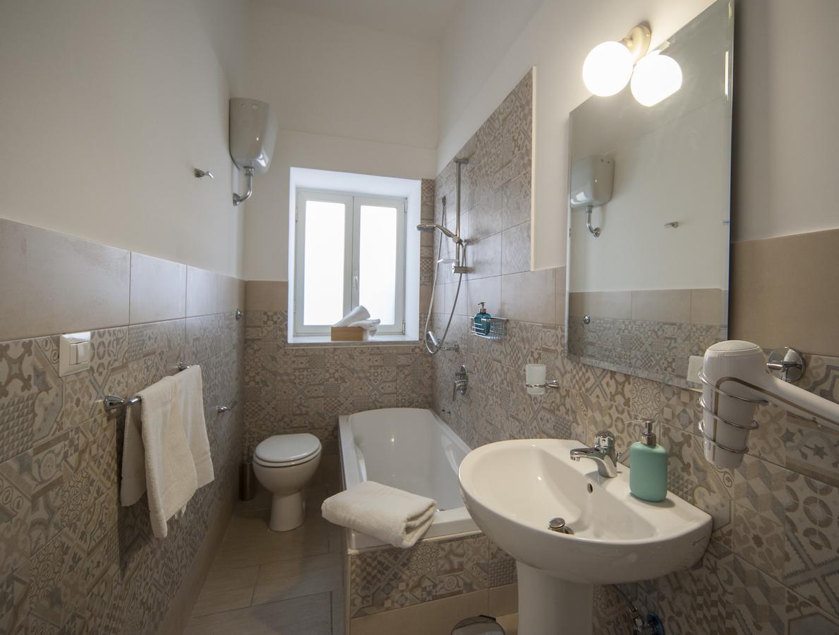 Il Viaggio Di Dante Historical Center Bed and Breakfast Napels Buitenkant foto
